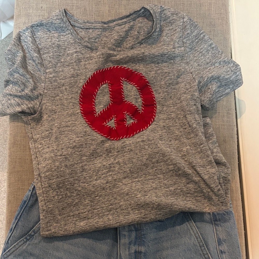 Women’s fitted T-Shirt with Red Peace Sign
